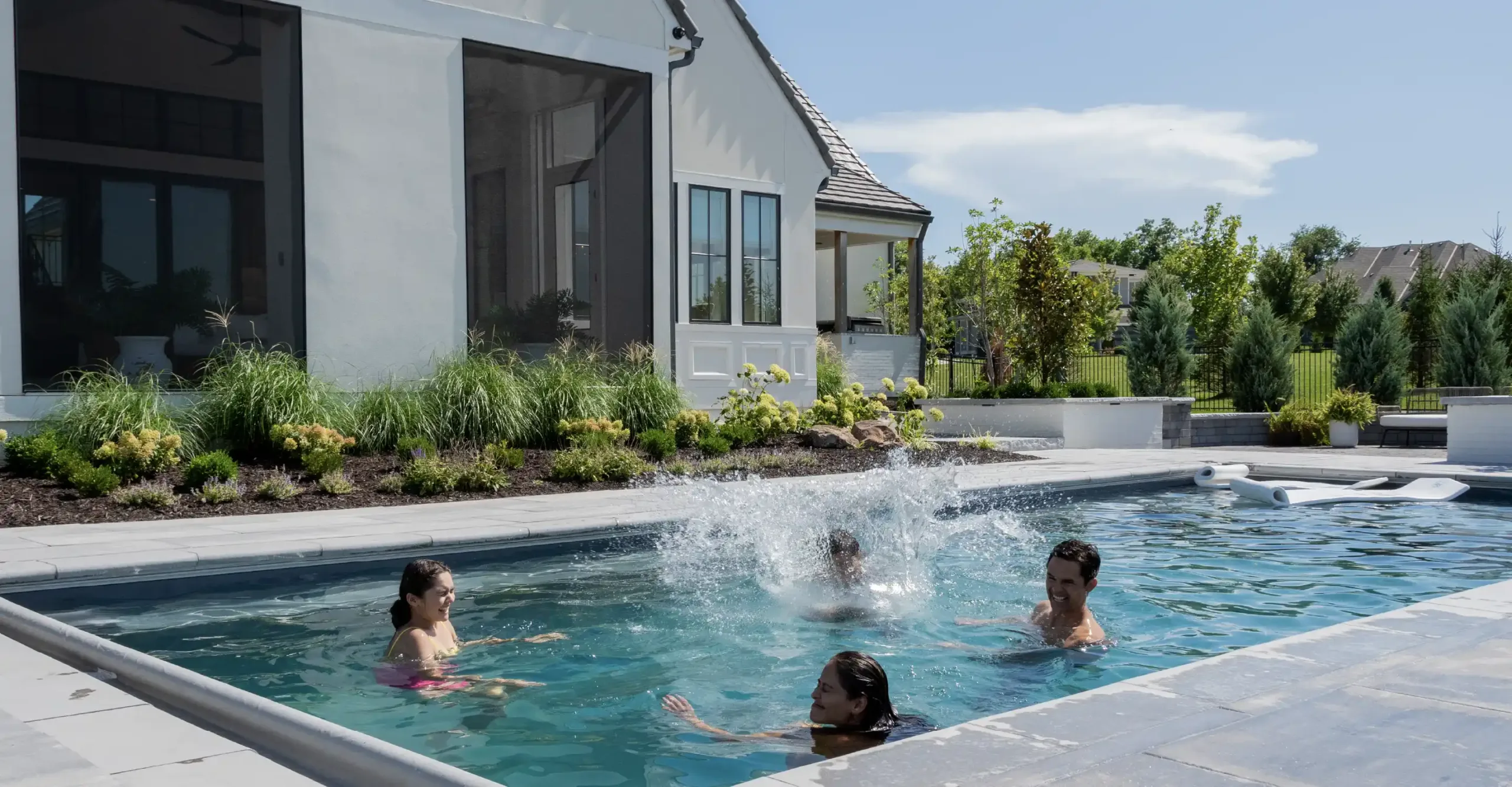 Aviva Pools Toronto: premier fiberglass swimming pools